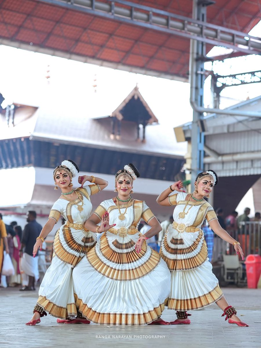 Indian_WA's tweet photo. Glimpses of Mohiniyattam✨🤍 https://t.co/OdCoyia2up