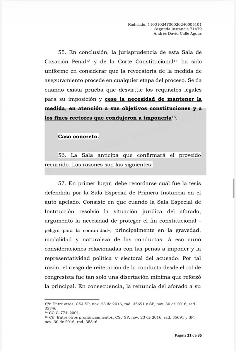 AlbertoPoveda17's tweet photo. En Auto AP466-2026, Rad. 71479, del 4 de febrero de 2026, la Sala de Casación Penal de la CSJ, desarrolló los requisitos para imponer medida de aseguramiento en la Ley 600 de 2000 y los requisitos para que se revoque la misma, así:
1. El artículo 356 ibídem establece la medida de aseguramiento de detención preventiva y que para ello se debe contar mínimo con dos indicios graves de responsabilidad. El artículo 357 ibídem, dispone que la detención preventiva procede: (i) cuando el delito que se investiga tenga pena de prisión mínima igual o mayor de 4 años, (ii) cuando se trate de los delitos enlistados en el numeral 2º, los cuales tienen pena mínima de 4 años,  (iii) cuando “en contra del sindicado estuviere vigente sentencia condenatoria ejecutoriada por delito doloso o preterintencional que tenga pena de prisión.”
2. No obstante, el cumplimiento de los requisitos formales y sustanciales exigidos no es suficiente para imponer la medida de aseguramiento, pues, su procedencia está enmarcada dentro de los principios constitucionales que rigen la restricción al derecho fundamental de la libertad, lo que obliga a que el funcionario judicial valore si la detención preventiva es necesaria para cumplir con los fines consagrados en los artículos 3 y 355 del C.P.P. de 2000. Esto es: (i) asegurar la comparecencia al proceso del sindicado; (ii) preservar la prueba, esto es, impedir que se oculten, destruyan o deformen los elementos probatorios, o se entorpezca la actividad probatoria (obstrucción a la justicia); (iii) proteger la comunidad, entendida también como una finalidad para evitar la continuación de la actividad delictual; y, (iv) garantizar la ejecución de la pena privativa de la libertad, es decir, impedir la fuga después de la condena.
3. Por lo mismo, la revocatoria de la medida de aseguramiento procede en cualquier etapa del proceso, siempre que exista prueba que desvirtúe los requisitos legales para su imposición y cese la necesidad de mantener la medida, en atención a sus objetivos constituciones y a los fines que condujeron a imponerla.