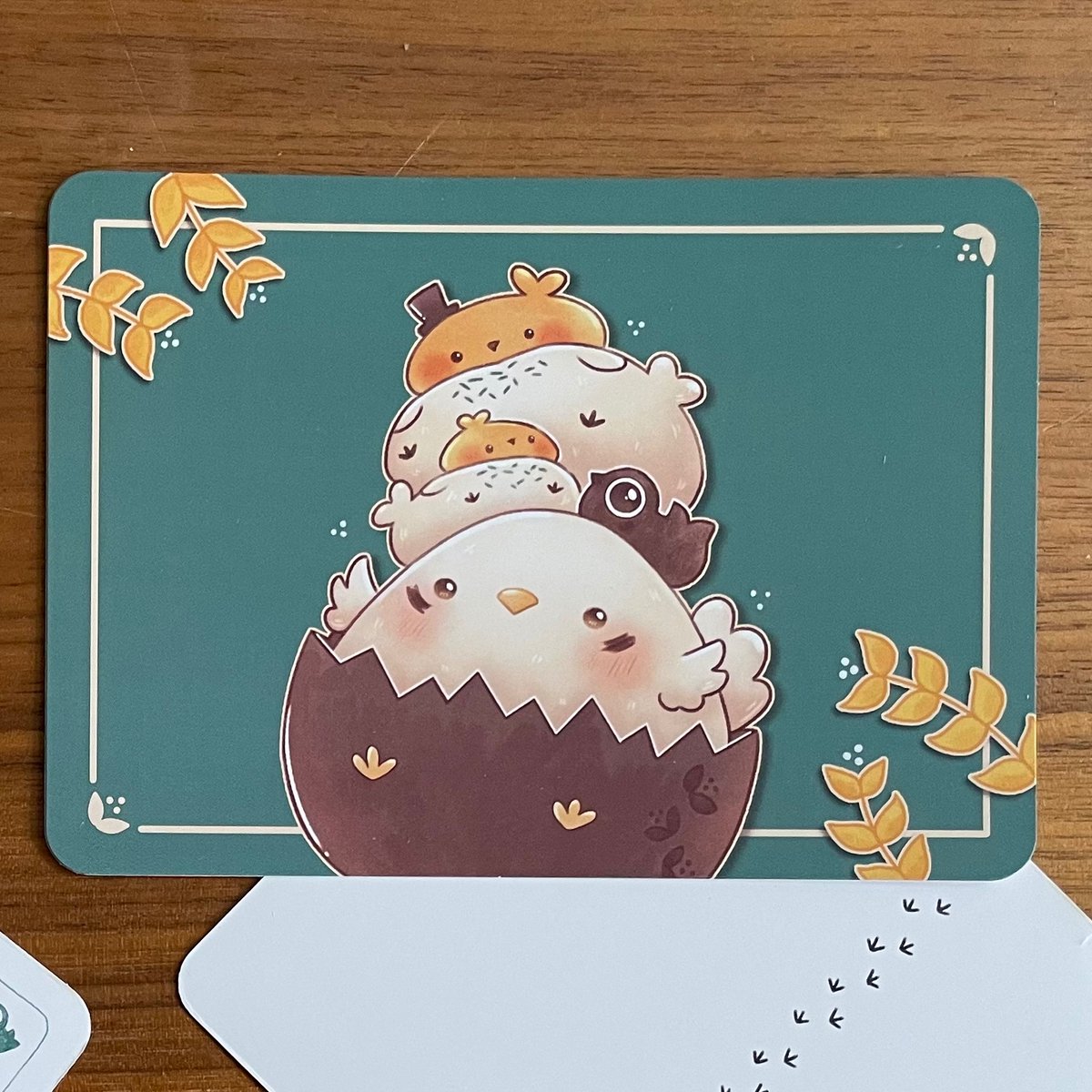 Hiveria_art's tweet photo. Birb Postkarte 🐣
Umsonst auf der #Dokomi bei @BEAUTVde zu finden (Halle 10 | 10G12)

Dankeschön für diese Möglichkeit 💛 https://t.co/nMKMYLHR8u