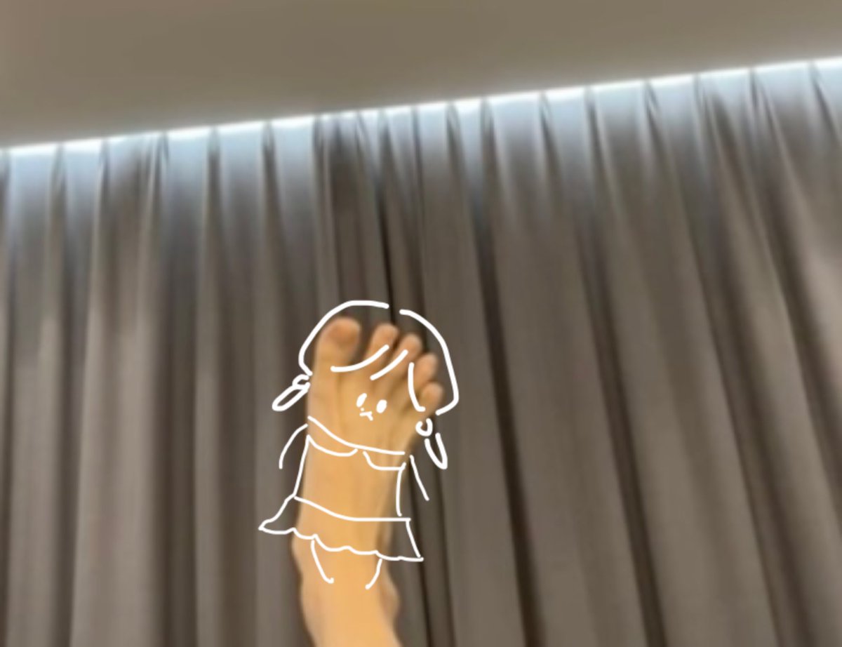 design_by_b04's tweet photo. 백현이 발 예술 🐾 https://t.co/aaXU4nD943