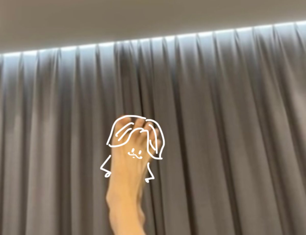 design_by_b04's tweet photo. 백현이 발 예술 🐾 https://t.co/aaXU4nD943