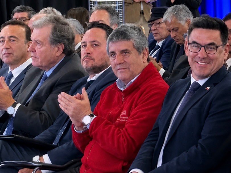SeremieconomiaX's tweet photo. Seremi de Economía, Gisela Strauch, participó en la conmemoración de los 50 años de la salmonicultura en Chile, destacando el aporte de esta industria en la generación de empleo, exportaciones y desarrollo económico para la región y el país. https://t.co/t0vw0FnEpQ