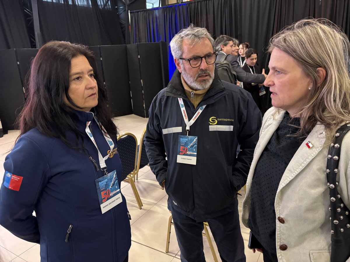 SeremieconomiaX's tweet photo. Seremi de Economía, Gisela Strauch, participó en la conmemoración de los 50 años de la salmonicultura en Chile, destacando el aporte de esta industria en la generación de empleo, exportaciones y desarrollo económico para la región y el país. https://t.co/t0vw0FnEpQ
