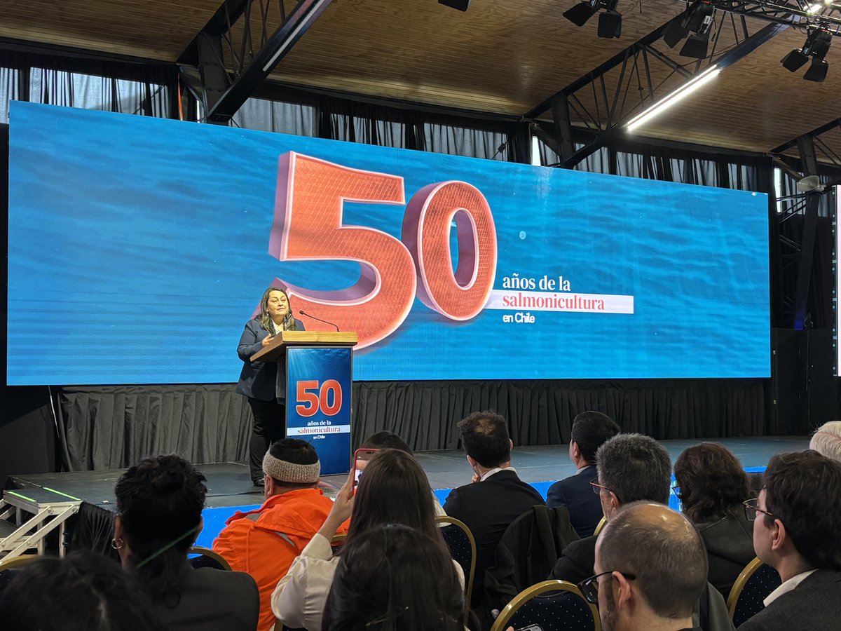 SeremieconomiaX's tweet photo. Seremi de Economía, Gisela Strauch, participó en la conmemoración de los 50 años de la salmonicultura en Chile, destacando el aporte de esta industria en la generación de empleo, exportaciones y desarrollo económico para la región y el país. https://t.co/t0vw0FnEpQ