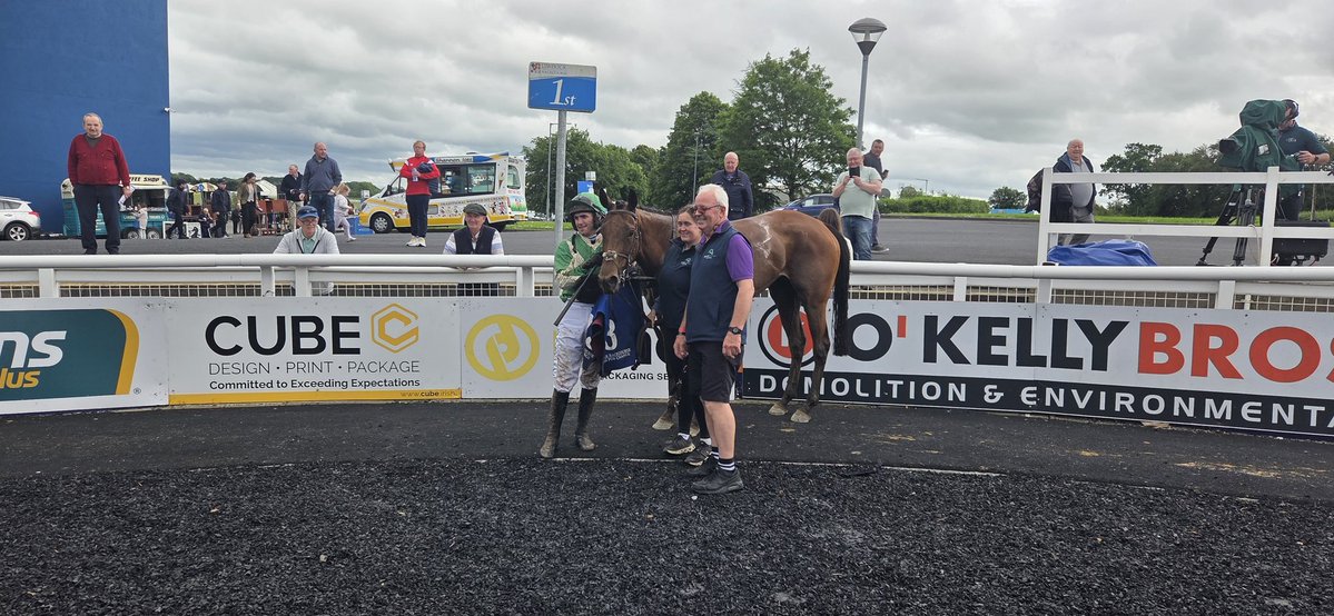 IrishRacing365's tweet photo. Trainer Henry de Bromhead and jockey Darragh O'Keeffe combine for a @LimerickRaces double with La Cote Fleurie. https://t.co/xukmD9ETWW