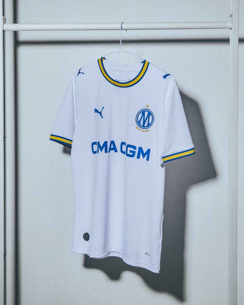 footfr's tweet photo. 🚨 OFFICIEL : l’Olympique de Marseille dévoile son nouveau maillot domicile pour la saison prochaine, avec le nouveau logo ! ⚪️🔵

Alors, vous validez ce nouveau maillot de l’OM ? ⁉️

🛒 Bientôt disponible chez https://t.co/GEifb4BveL ! https://t.co/5ogcPf2tRA