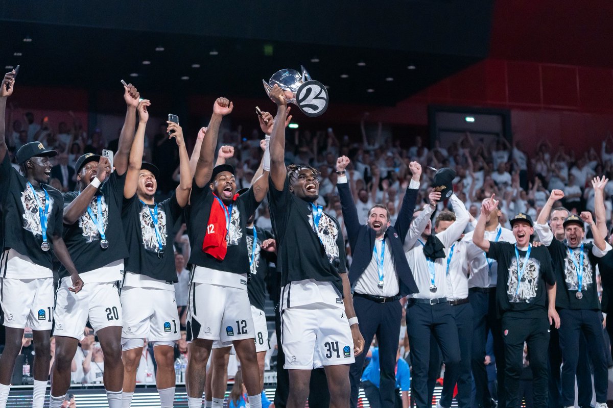 DiiegoCobo's tweet photo. 🚨 Informa @Urbodo | Cambio de formato total en la EuroCup.

▪️Se pasa de 20 a 32 equipos.

▪️Playoffs al mejor de 5 desde Cuartos de Final.

▪️150.000€ para cada equipo por participar

▪️Plaza Euroleague para los dos finalistas. 

🐺 El Bilbao Basket, interesado en participar. https://t.co/xqhtSje5Cn