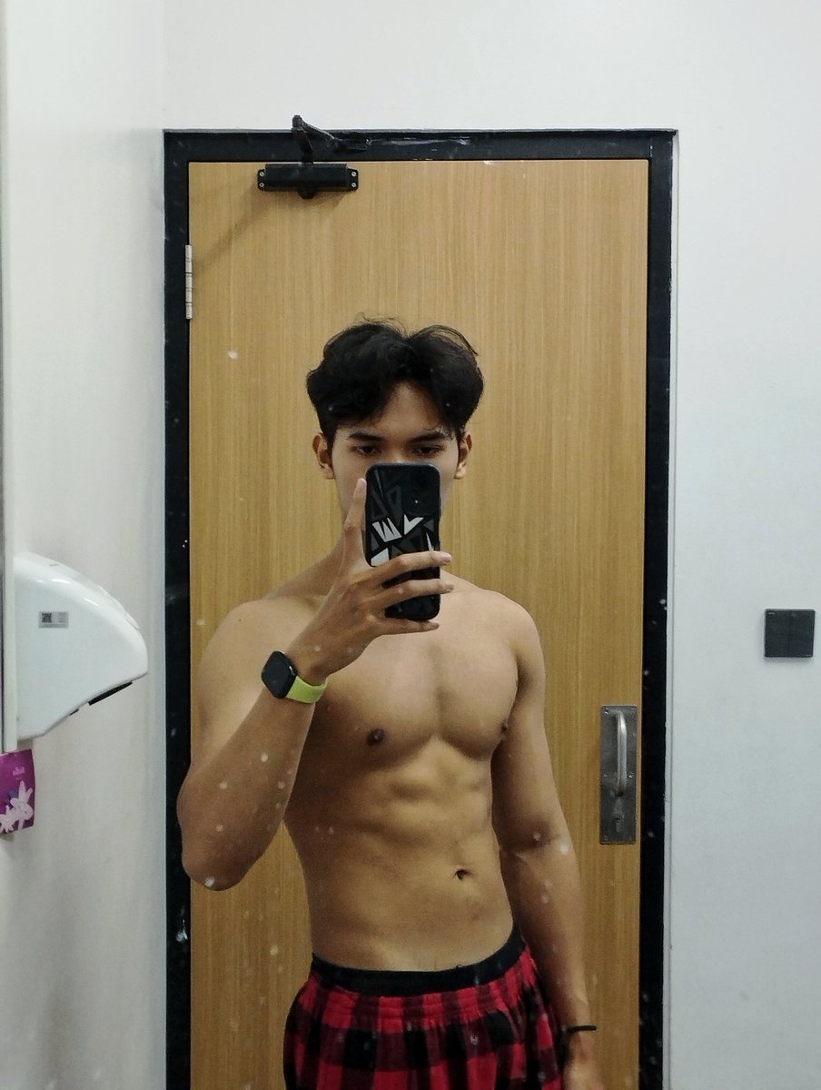 callmeeryuu's tweet photo. damn... I look good I look good I look delicious😋 https://t.co/7RqeibH7Qq