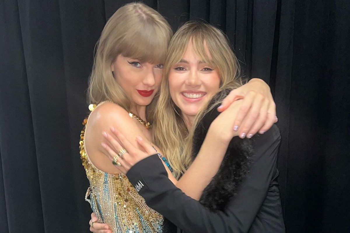 taylorsnewstr's tweet photo. Suki Waterhouse, Taylor Swift'in düğününe katılacağını açıkladı. https://t.co/9lCUbbnmQw