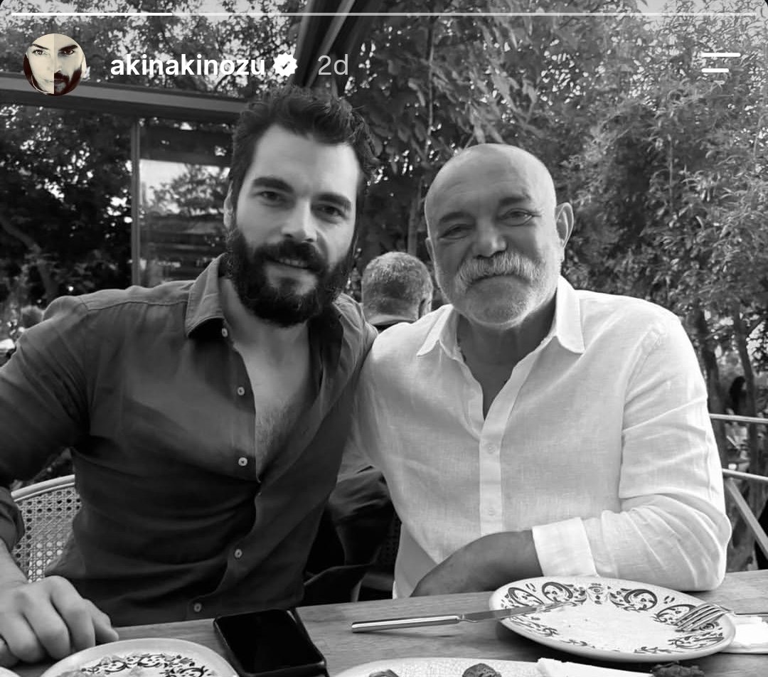 zeyynastrea's tweet photo. kurbanda beni mi kesicek dedigimiz adamın kurbanda elini opmeye gidince bizim guncel bağlanma durumu https://t.co/Y0JQas8pYQ