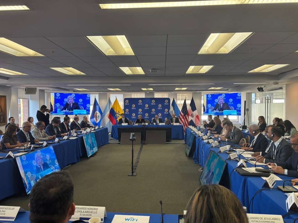 RDenOEA's tweet photo. 📌 Esta Misión Permanente @rdenoea participó en la reunión de la Red Internacional de Legislación sobre Drogas – Componente Latinoamericano y Caribeño (INLOD-LAC), celebrada en la sede de la @oea_oficial en Washington, D.C. 🌎 🇩🇴 https://t.co/roLPfOD7Iv