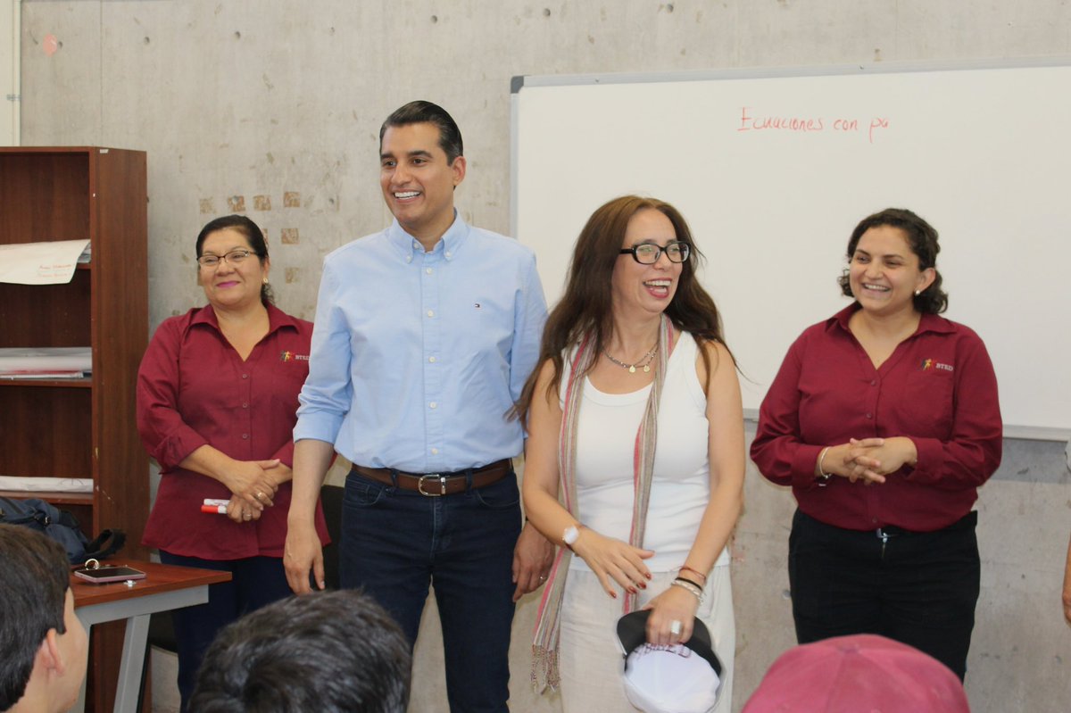 FroylanGamezG's tweet photo. ¡Educación, deporte y bienestar integral para la juventud sonorense! ⚾️🧠

Recorrimos las instalaciones del @BTEDmx en #Hermosillo junto a la subsecretaria de Educación Media Superior del Gobierno Federal, Tania Rodríguez Mora.

En mesa de trabajo, coordinamos la implementación de "El ABC de las emociones", la Estrategia Nacional de Salud Mental que impulsa la presidenta @Claudiashein y nuestro gobernador @AlfonsoDurazo.  👏🏻

#SonoraSeTransforma