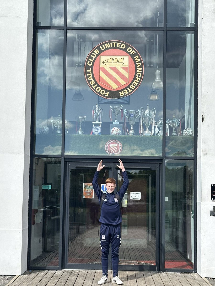 bev28terrier's tweet photo. Super proud, my boy following his dreams a couple of weeks ago. Keep on reaching for the stars. What a season of football you’ve had https://t.co/vSCKqrYojW