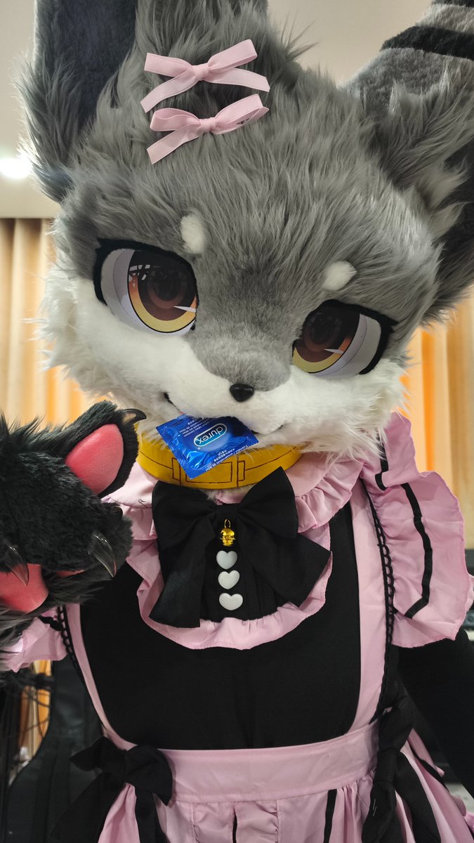 ScodreyS's tweet photo. Master, master~ 
I found this candy pack in your drawer~ 
Can I have it?
📸: Nia https://t.co/8MffMnYvXR