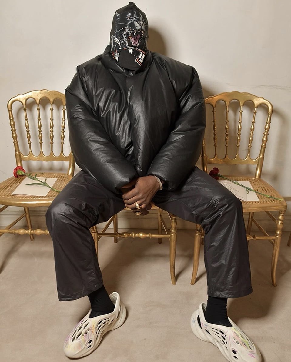 darkwebhaber's tweet photo. Kanye West, İstanbul'u tebdil-i kıyafetle gezmeyi planlıyor. (Kerim Ülker) https://t.co/bkSmsZkpcG