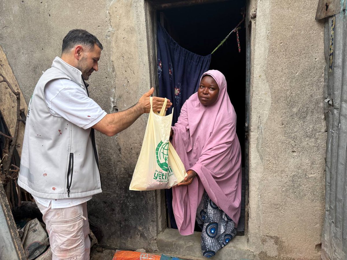 Avrupa_Yetimeli's tweet photo. Nijerya🇳🇬 - #Kurban2026

Nijerya'da bulunan saha ekibimiz kurban kesimlerinin ardından yetim ve ihtiyaç sahibi ailelerimize kurban etlerini ulaştırmaya başladı. https://t.co/gFOHXU1Owy