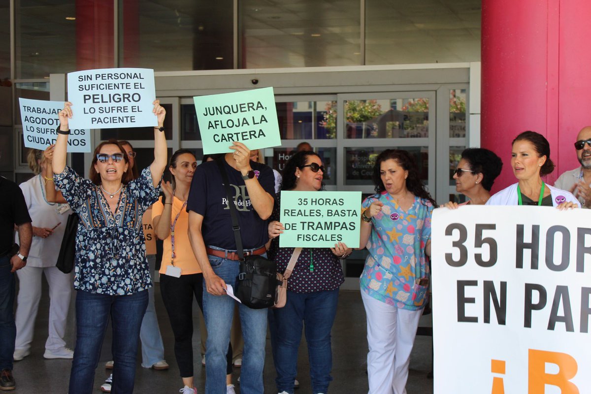 SatseCeuta's tweet photo. ‼️ Protesta histórica en el @Ingesa_Ceuta: nos plantamos contra la resolución de las 35 horas 👇

https://t.co/pViXYGQZtk

#Ceuta #SanidadDigna https://t.co/r56iqTGCrb