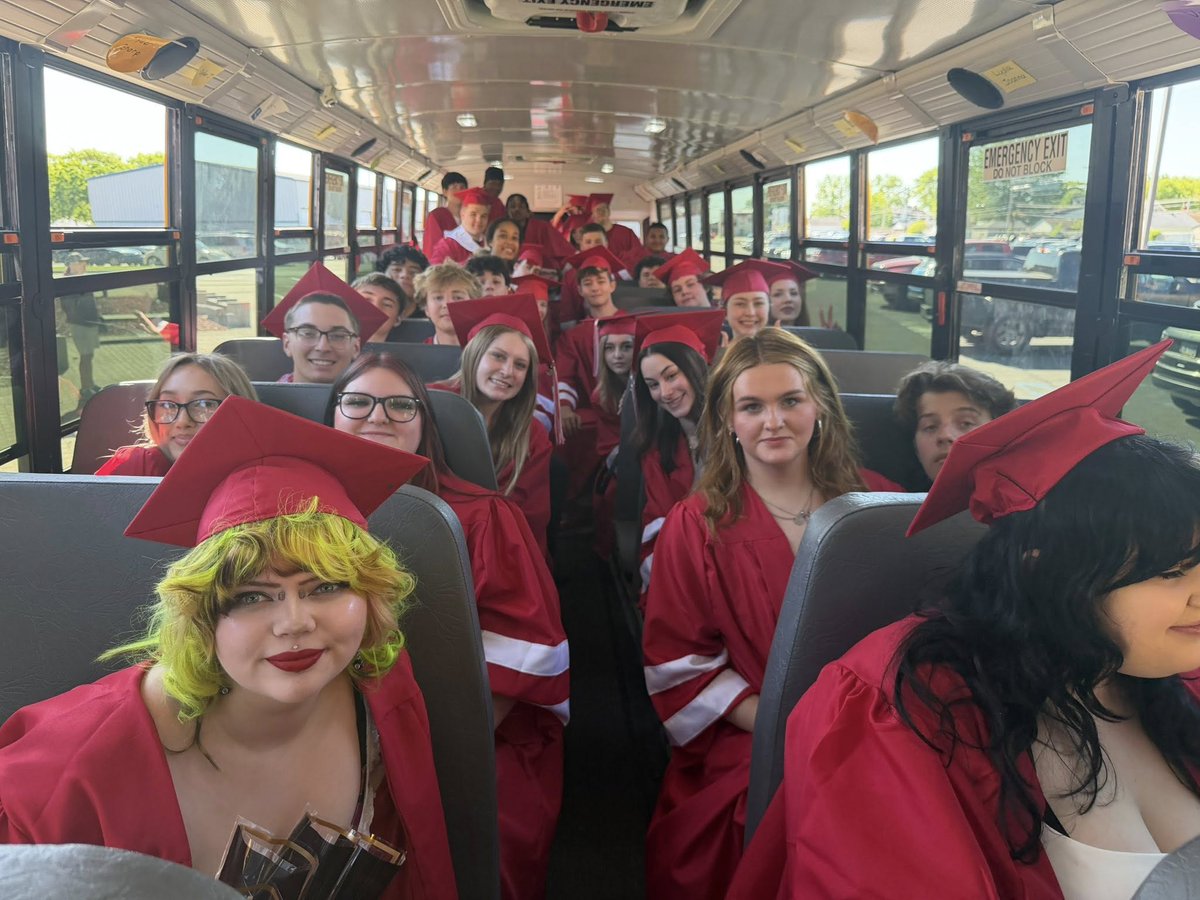 myLSPS's tweet photo. 🚌The final bus ride brings all the emotions. #myLSPS https://t.co/R2sLzzU7ta