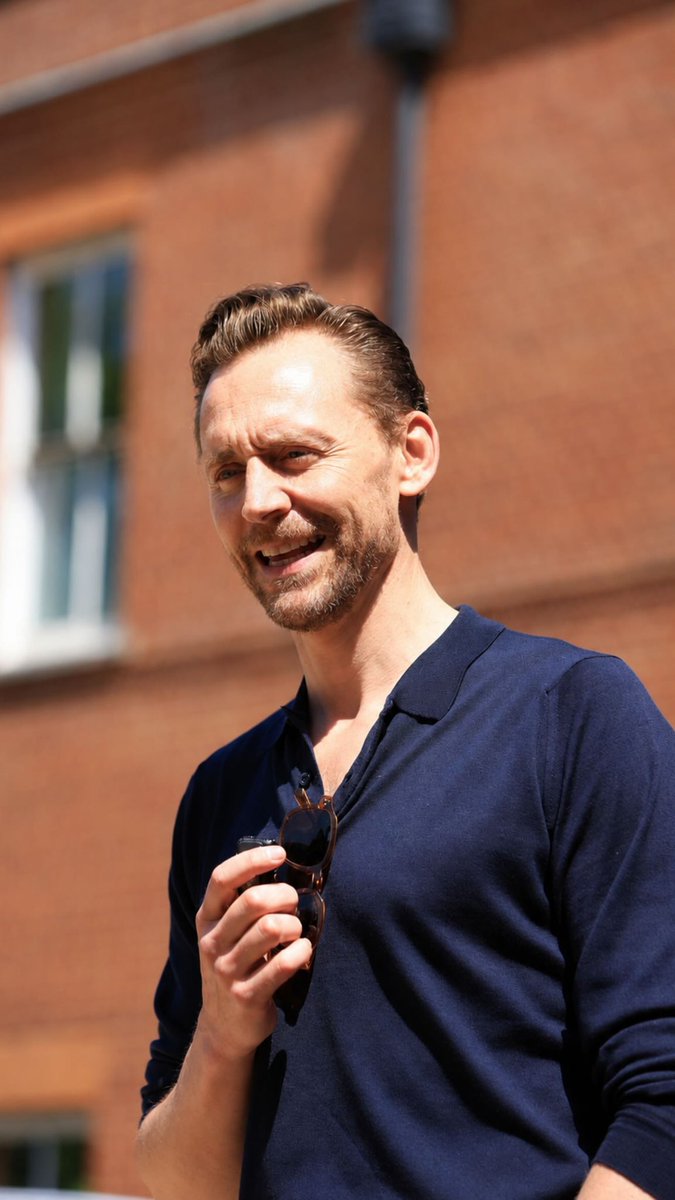 Best of Tom Hiddleston tweet media