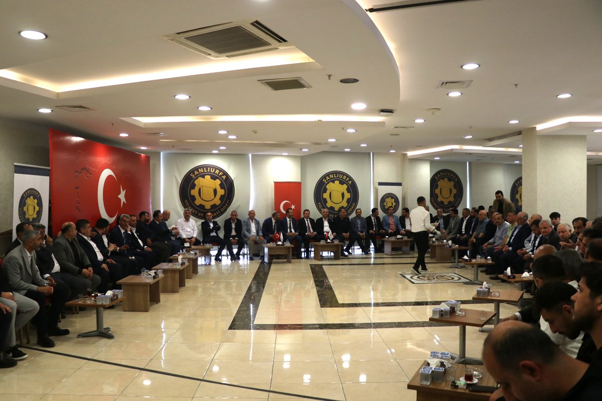 sanliurfatso's tweet photo. Odamızda düzenlediğimiz Kurban Bayramı bayramlaşma programında, Şanlıurfa Esnaf ve Sanatkârlar Odaları Birliği Başkanı Sayın İsmail Karacabey ve beraberindeki heyet ile bir araya geldik.

Yönetim Kurulu Başkanımız Mehmet Doğan Yetim ile Meclis Başkanımız Serhat Karadağ, misafirlerimizin bayram tebriklerini kabul etti.

Kurban Bayramı’nın şehrimize, ülkemize ve tüm İslam âlemine sağlık, huzur ve bereket getirmesini temenni ediyoruz.; nazik ziyaretleri dolayısıyla kendilerine teşekkür ediyoruz.

@urfa_esob @ikaracabey2 @mdoganyetim @serhatkrd @komiteleri @TOBBiletisim @RHisarciklioglu