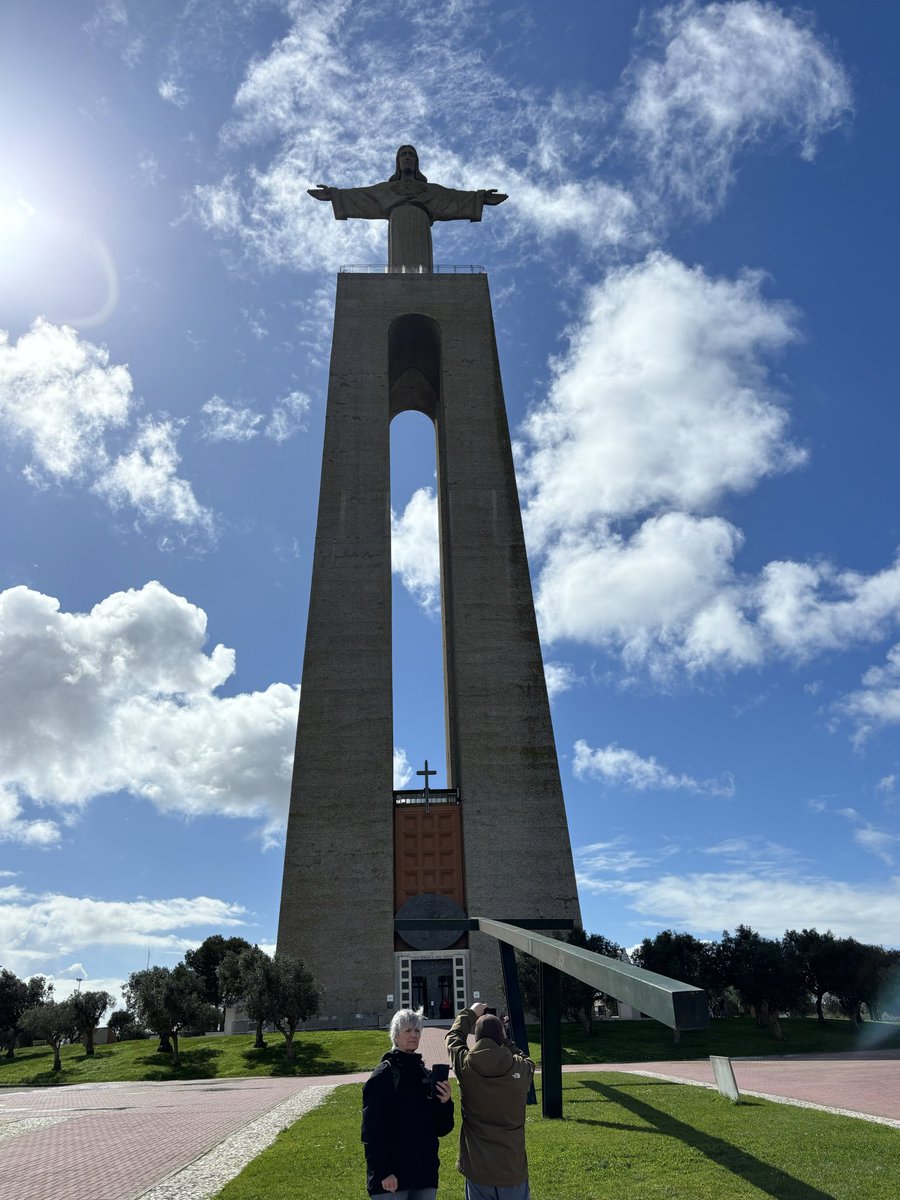 CatholicRev12's tweet photo. Apart from the cross there is no other ladder by which we may get to heaven. - St Rose of Lima

St Rose, Pray for Us.

Photos from Cristo Rei/Portugal🇵🇹
#Catholic #CatholicTwitter #CatholicX #CatholicFaith #GoToMass 
#PrayTheRosary #Pentecost #Christian #Christianity #Catholicism https://t.co/A2hRDGoGXp