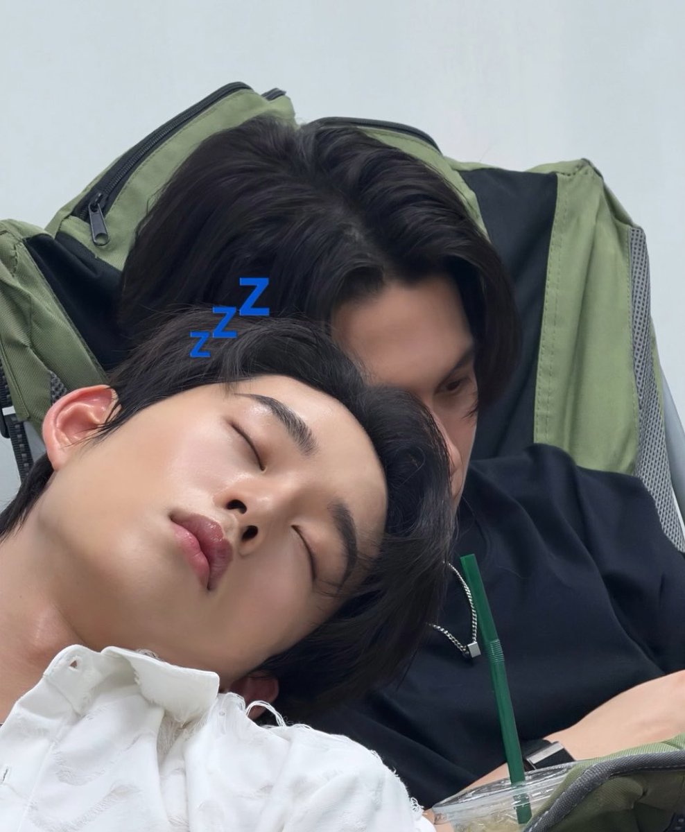 valcrazyforWE's tweet photo. the way Est feels so safe around William 🥺

💬: does P’Est usually act affectionate/clingy with you? 
🎸: plenty of times 
💬: when he does that?
🎸: when he is tired https://t.co/rIkiWKQiH1