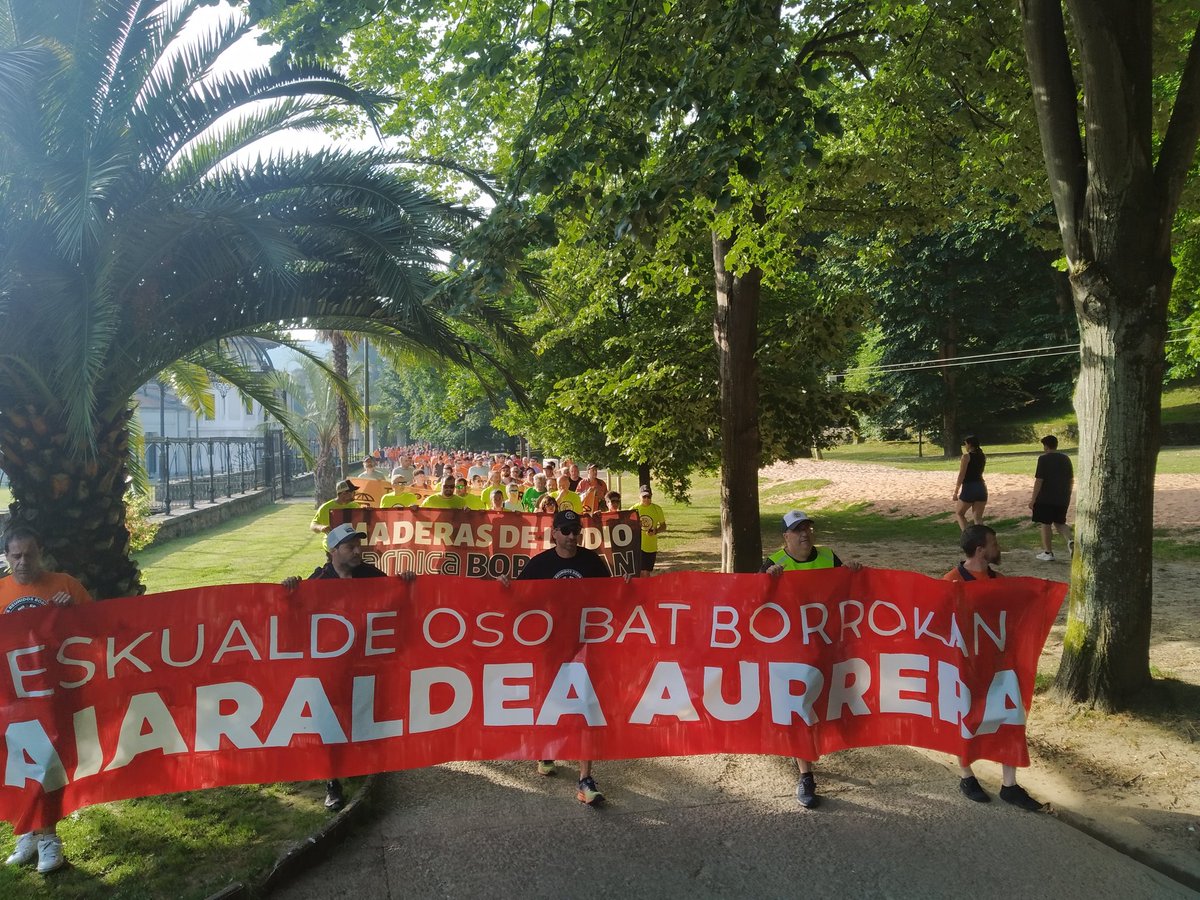 LABaiara's tweet photo. 🔴Tubos Reunidos eta Maderas de Llodioko langileak mobilizatu dira gaur Laudion, industria mahaiaren aurrean
Instituzioei Aiaraldeko enpleguaren benetako defentsa exijitu eta marketinga alde batera utzi dezatela eskatuz
#AiaraldeaAurrera
#EnpleguarenDefentsan https://t.co/DgPGgQOTke