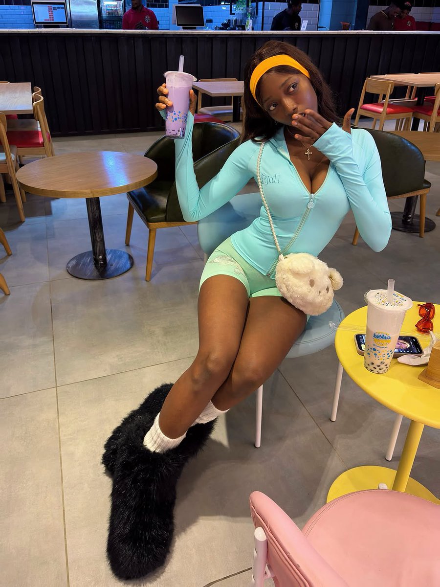 achinwewe's tweet photo. Serving looks sweeter than the bubble tea 🍧
Rate the outfit 1-10? https://t.co/Z48ulWCVOD
