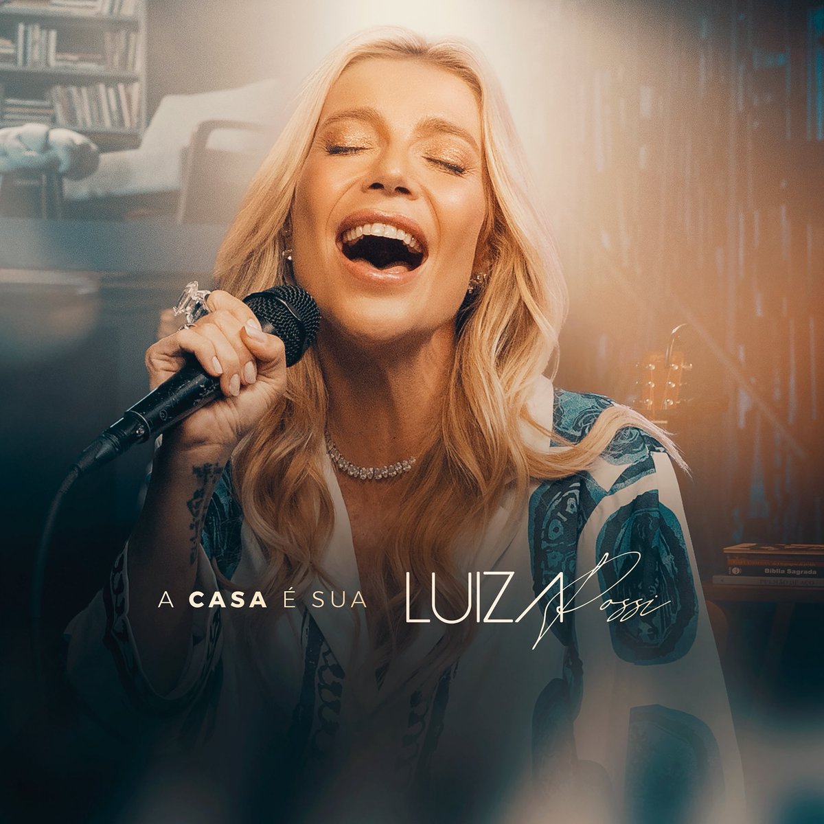 luizapossi's tweet photo. Amanhã, 00:01, “A Casa É Sua” finalmente chega em todas as plataformas de áudio. 
E às 9h30, o clipe estreia no meu canal no YouTube.

🏠✨ https://t.co/8fRa4rVl28