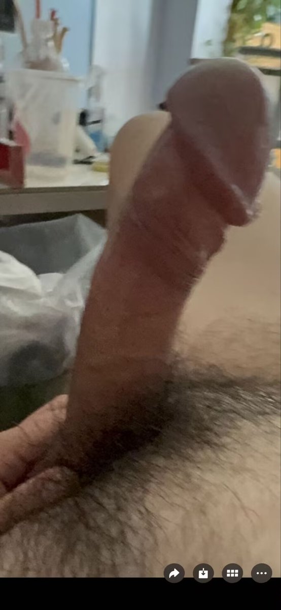 zone68973510's tweet photo. 这根有小臂粗，没勃起的时候完全看不出来，血丁丁实在神奇 https://t.co/u8viaND9d2