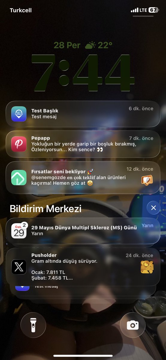 senemgozde's tweet photo. SharinGo diye bi app var push mesajları canlıda atıyor.  😂😂😂 #sharingo https://t.co/HDVLJtOgCb