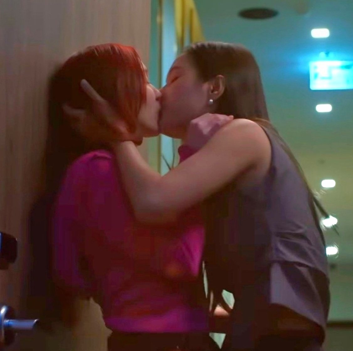 sapphicslike's tweet photo. milk&amp;love https://t.co/xLVAFwgngy