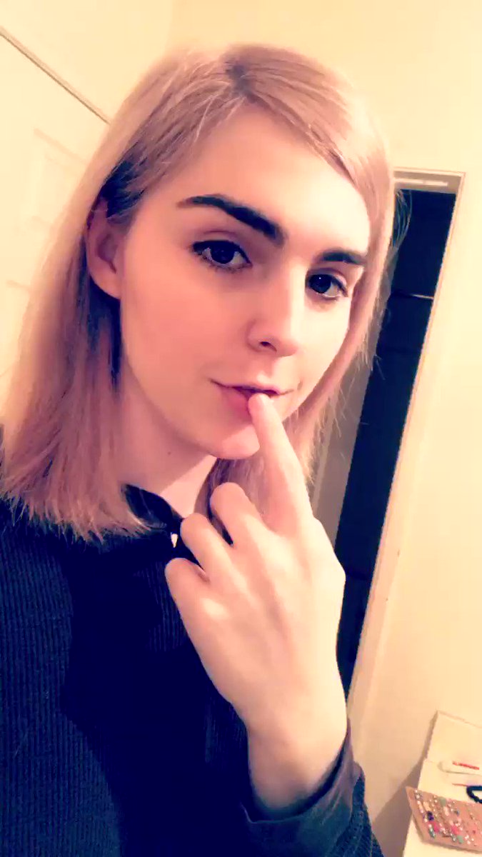 Ella Hollywood tweet media