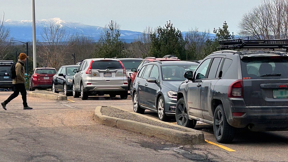 UVM_TPS's tweet photo. Fall 2026 Permit Sale! https://t.co/dB3q5inCPj #uvmtps #parking #permit #uvm #students https://t.co/5o5LnZqCCE