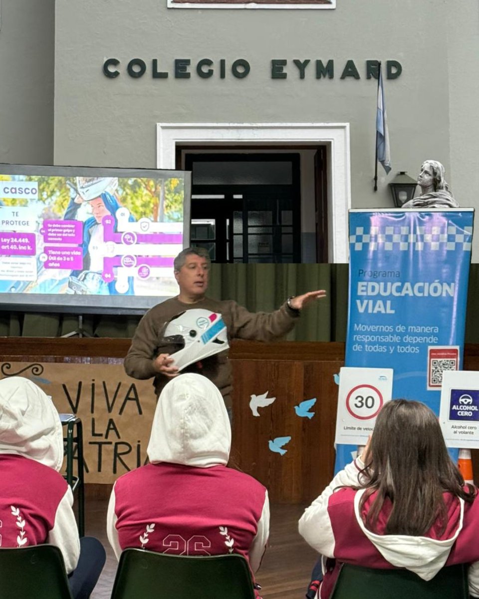 ExtensionUNSAM's tweet photo. 🚦 Visitamos el Colegio Eymard junto a más de 40 estudiantes para trabajar sobre seguridad vial y conducción responsable.

Con simuladores y actividades interactivas seguimos promoviendo una movilidad más segura 💛 https://t.co/RI3RbrEDIT