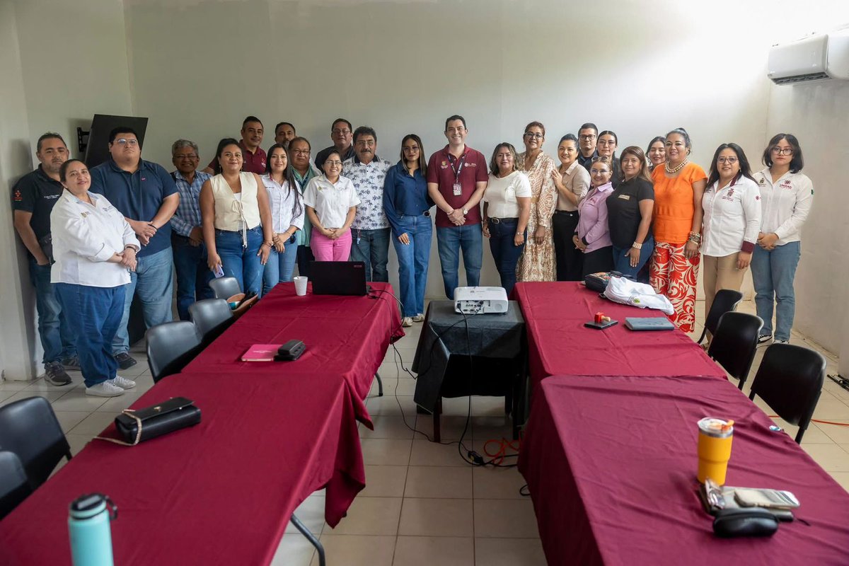 cecosamamina's tweet photo. “La salud nos une, es nuestro derecho”
En el marco de la Semana Nacional de Salud Pública 2026, el CECOSAMA Minatitlán encabezó la primera reunión del Comité Municipal de Salud Mental y Adicciones (COMSA). Con el objetivo de construir entornos más saludables. https://t.co/XwFOYBdoMW