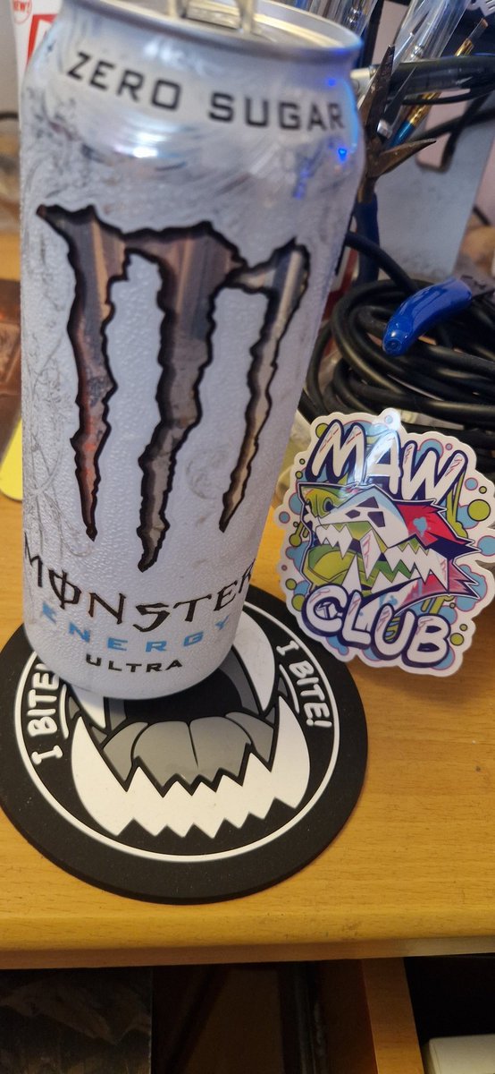YaboiDesz's tweet photo. @MUTE_GOES_CLICK Don't mind the mess I'm too busy yeening https://t.co/RsXKyWr2Fn