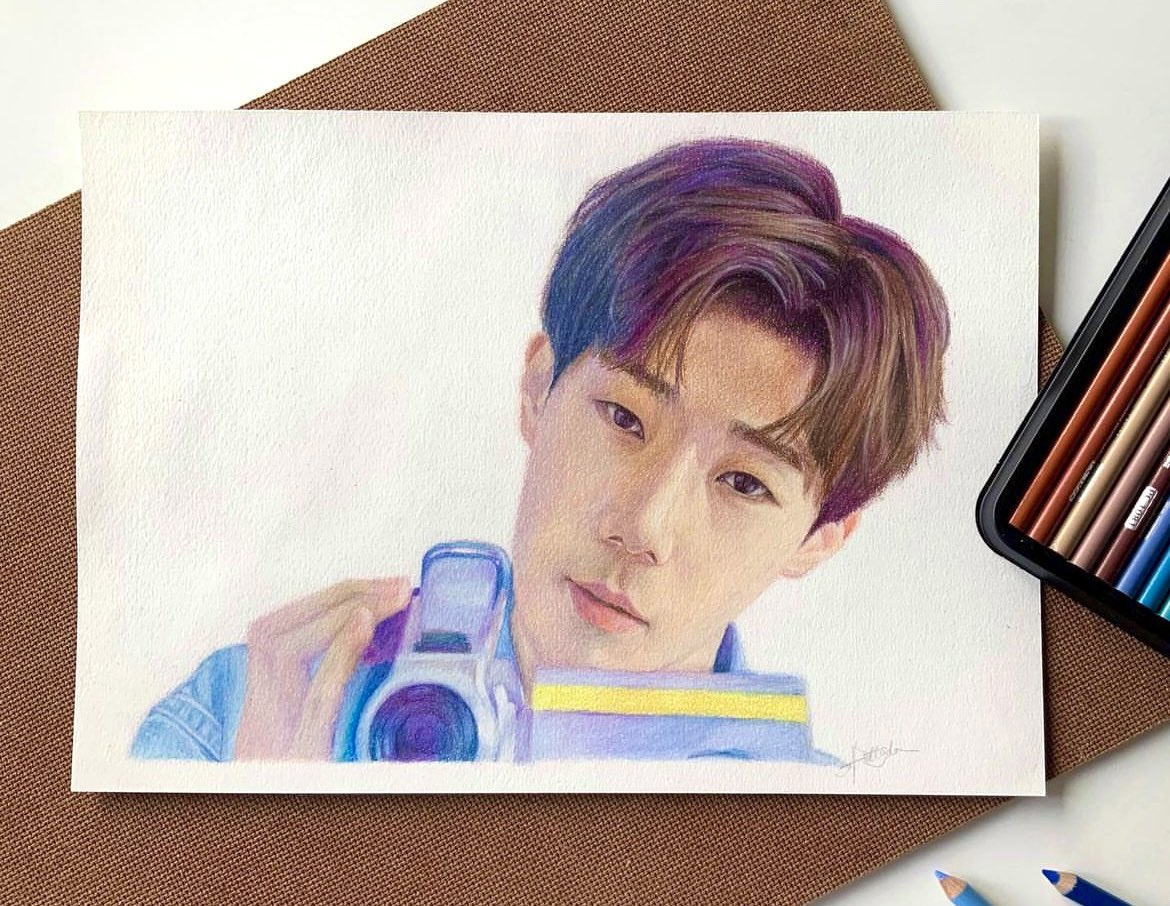 pellamedeq's tweet photo. วาด portrait สีไม้ละกัน 🎨✏️
พี่ทำให้ค้นพบว่าตัวเองก็ทำสิ่งนี้ได้ด้วย https://t.co/Fiw7GCyBHp