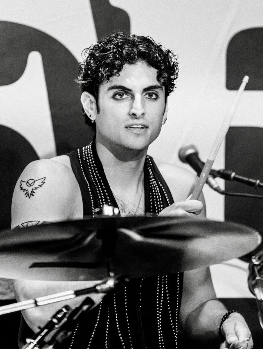 dreamsofgvf's tweet photo. 🖤🏴‍☠️🎶🎸 https://t.co/CfleLt5xH8