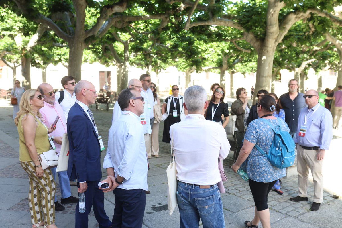 Abogacia_CyL's tweet photo. ⛪ Los asistentes del #VCongresoCACYL disfrutaron esta tarde de una visita al románico de #Zamora, uno de los grandes patrimonios históricos y culturales de la ciudad

Una oportunidad para seguir compartiendo congreso también fuera de las ponencias

#InnovaciónJusticiayTerritorio https://t.co/ZarjxSQ5lG