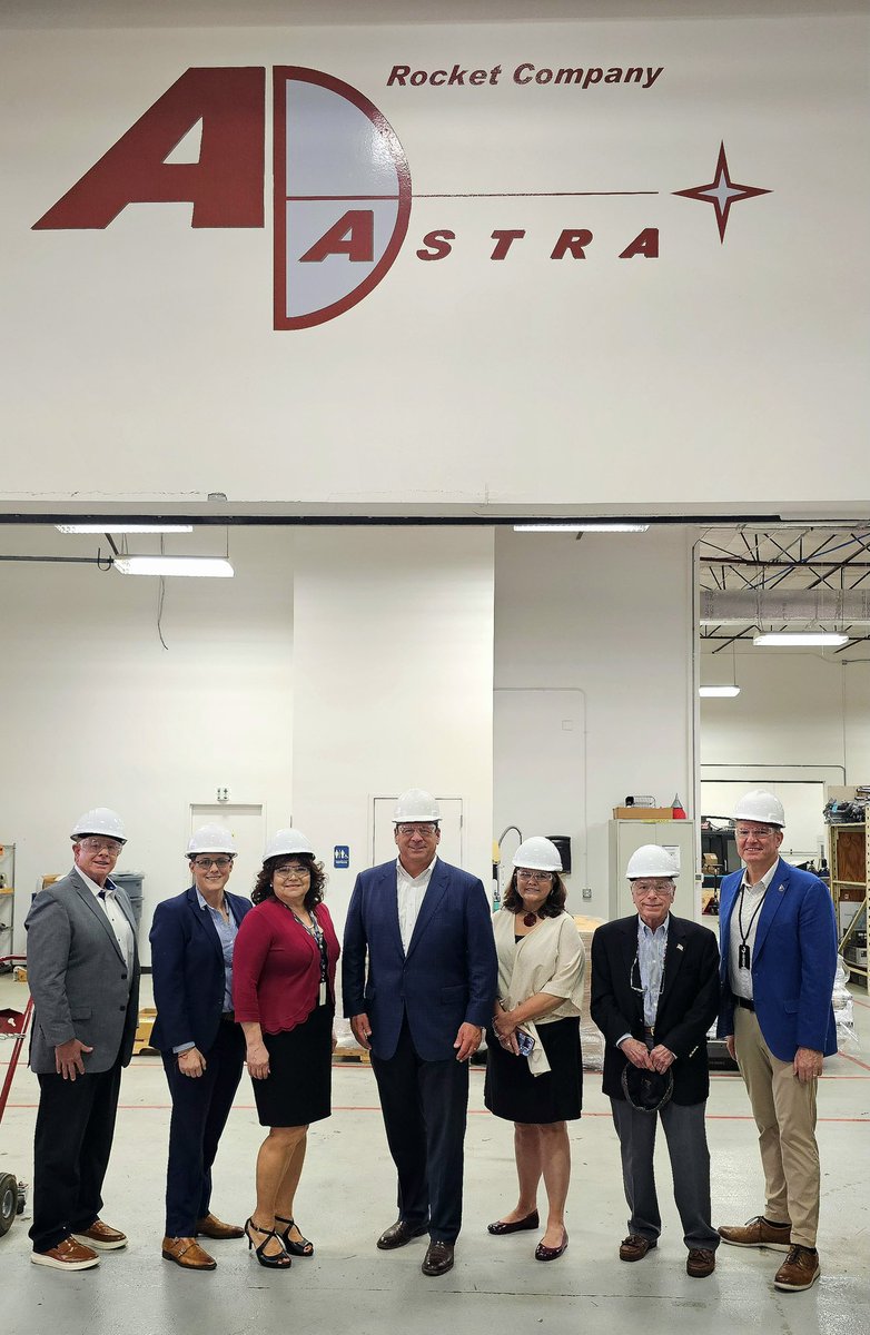 ManoForTexas's tweet photo. Thoroughly enjoyed touring @AdAstraRocket near NASA and learning more about the advanced engine technology they’re pioneering. Texas continues to lead in the space industry, and the future of space travel is being built right here in our state. Thank you to constituent Rob Singer, one of Ad Astra’s original founders, for the invitation and the opportunity to learn more about this exciting work. When Texas leads, even the sky isn’t the limit. #txlege #HD133
