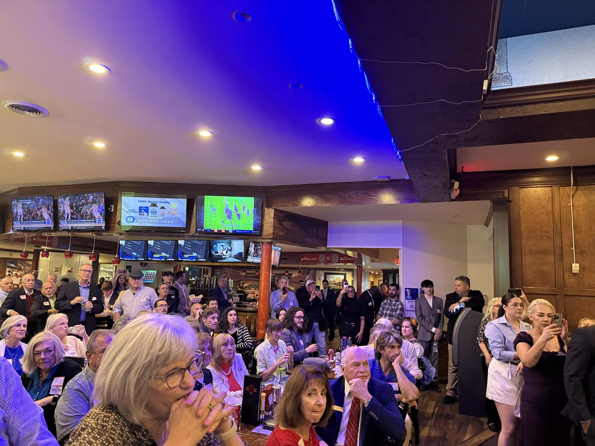CuyahogaGOP's tweet photo. Fired up with a packed house in Westlake with @SenJonHusted and @SenJohnKennedy! https://t.co/eCO4gKowEM