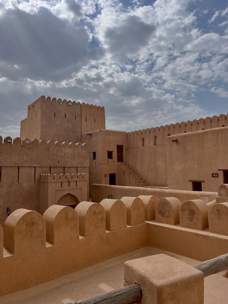 ExperienceOman's tweet photo. As you enter #Nizwa, its winding alleys and ancient souqs will take you on a journey through stories and details of authentic Omani heritage ✨

During #Eid, the city becomes even more beautiful with its lively atmosphere and vibrant souqs, making it a perfect destination to enjoy memorable moments with family and friends ❤️

Insta: 📸 Tannaz Lotfi

#Oman
#OmanByYou
#ExperienceOman
#BeautyHasAnAddress