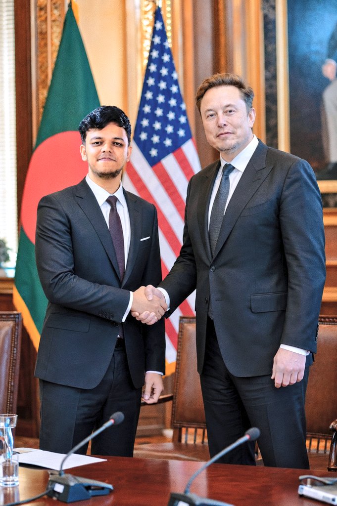 tyroruyk's tweet photo. এই বন্ধে জনাব @elonmusk এর সাথে সৌজন্য সাক্ষাৎ।

এসময় তিনি আমাকে Exam এর আগের রাতে ‘Trust the process 🙂’ লিখে স্টোরি না দিয়ে বই খুলে বসার পরামর্শ দেন।

এরপর আমি ওনাকে Mars mission এর জন্য শুভকামনা জানাই। কিন্তু Mr. Musk শুধু মুচকি হেসে ওনার X timeline scroll করতে থাকেন। https://t.co/tQJOl1biyH