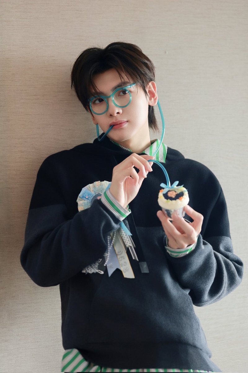 zxwupdates's tweet photo. [20260528] Zhai Xiaowen Studio weibo update

#ZhaiXiaowen #翟潇闻 https://t.co/Yd08Ep0FmQ