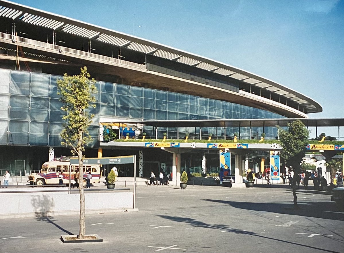 dougbagleyfdl's tweet photo. Now that the Camp Nou is being revamped and modernised it is great to look back at these photos of the huge Camp Nou. https://t.co/DJGICvLGJa