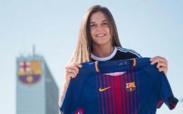 chivis_rios's tweet photo. Lo lograste Maria Pilar León Cebrián llegaste a este club sin tener idea de que te convertirías en la mejor central del mundo y que serias leyenda del Barcelona GRACIAS Mapi León por estos 9 años 🦁🥹💙❤️😍 @MapiLeon16 https://t.co/6phCwRPzjO