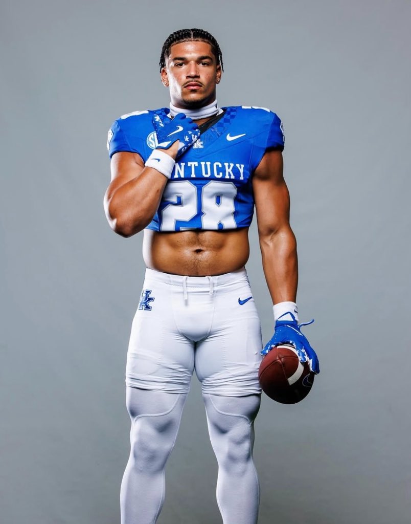 DailyNFLPlayers's tweet photo. Tovani Mizell https://t.co/I1779waWLB