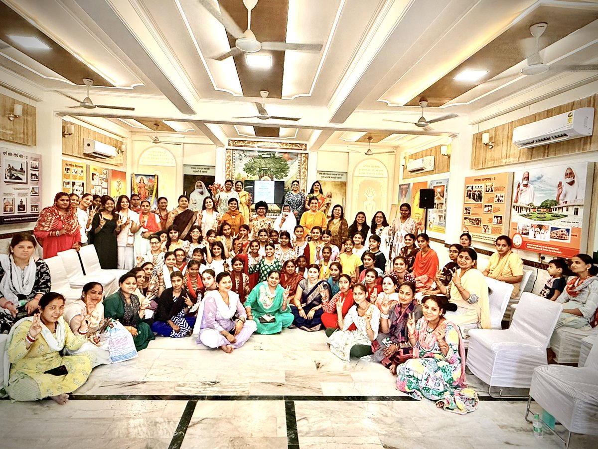 _Rheuma's tweet photo. 3Es: Educate , Empower, End the stigma.

#World Menstruation Hygiene Day was celebrated today with not privileged by circumstances but empowered through awareness, education and determination. 
Thank you all for supporting the cause.  #Manav Mandir Mission esp Gurudev Acharya Shri   Roop Chandra ji Maharaj @VibhaPrant