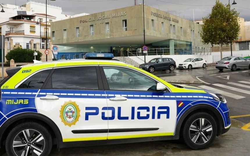 PLMijas's tweet photo. 🚨👮‍♂️Detenidos 3 prófugos de la justicia en dos actuaciones en las Lagunas y la Cala🚨🚓 
https://t.co/elPkadiw9n
@AytoMijas 
@MijasCom https://t.co/TmZDPm8MO6